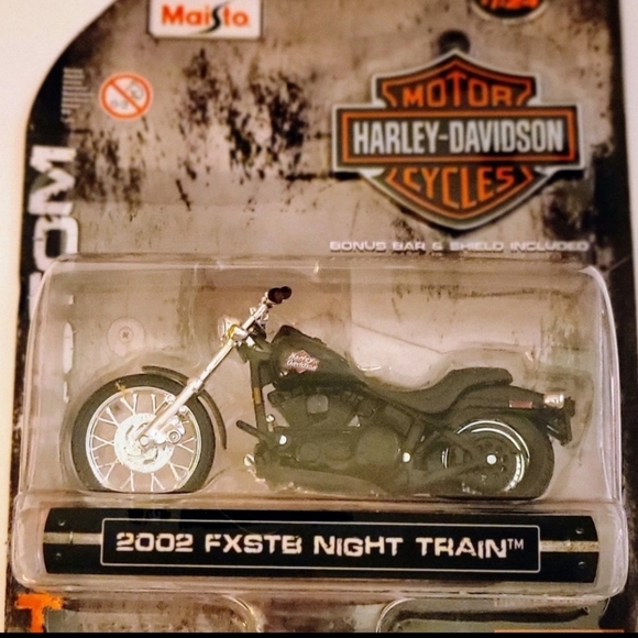 MOTORCYCLE GLOVES & HARLEY DAVIDSON REPLICA SCALE MODEL. (GREAT DEAL). - Picture 4 of 5